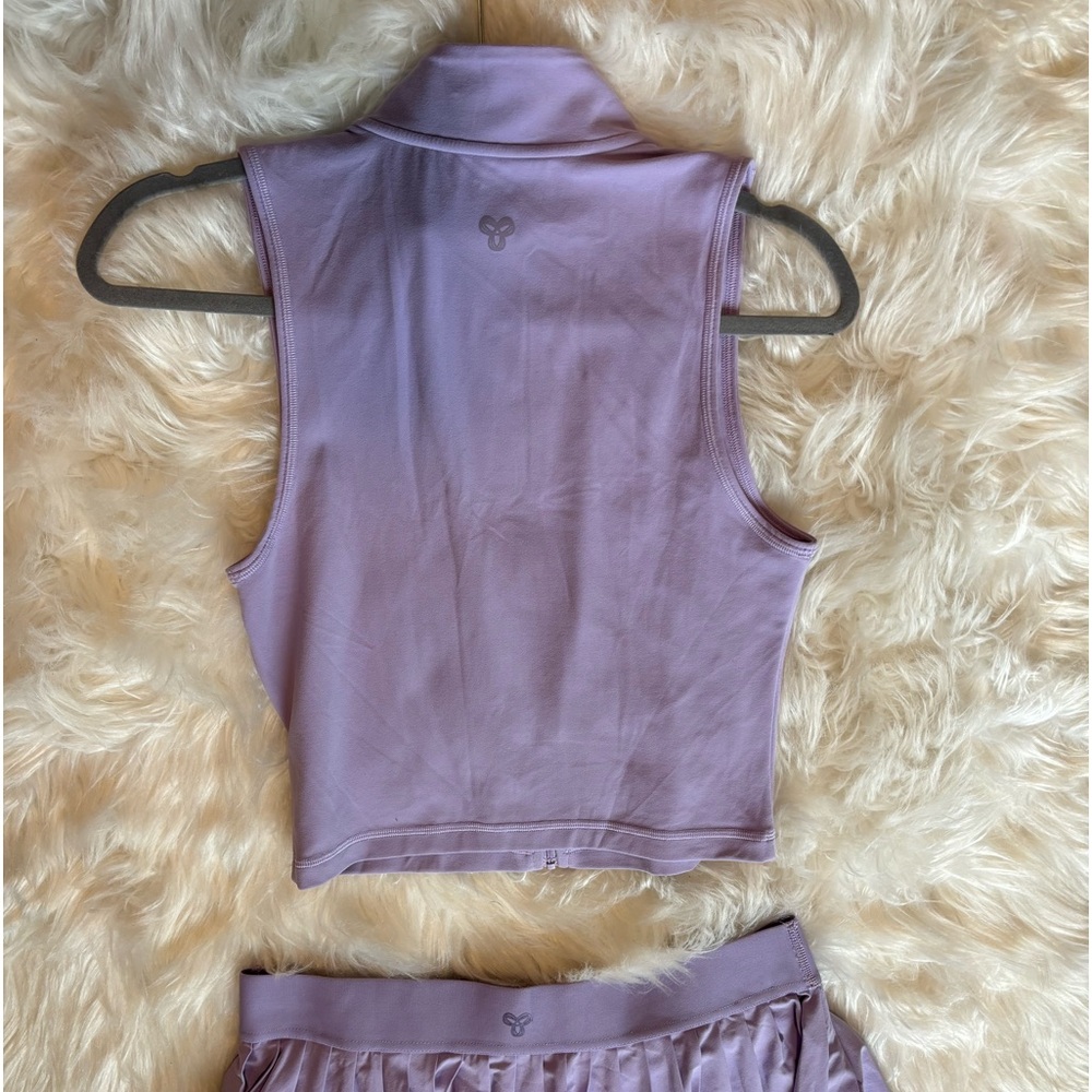 Aritzia TNA butter Zip top
